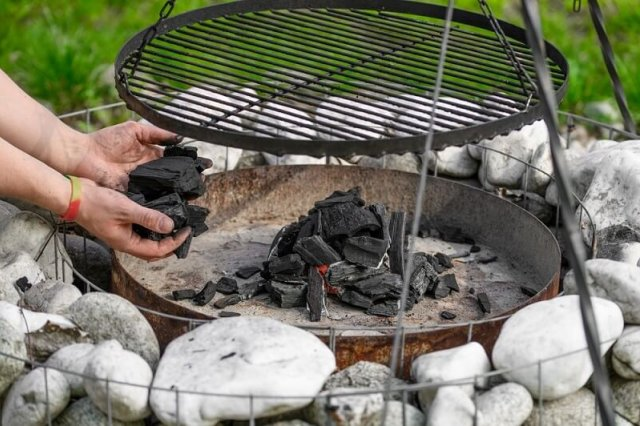 Мангальная зона – одно из самых любимых многими дачниками мест на участке