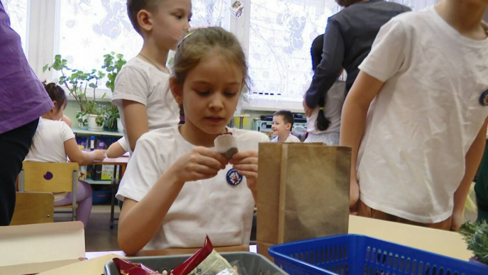 Юные нижнекамцы подготовили новогодние подарки для бойцов на передовой