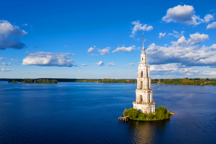 Какая река самая широкая в России, и где она находится 