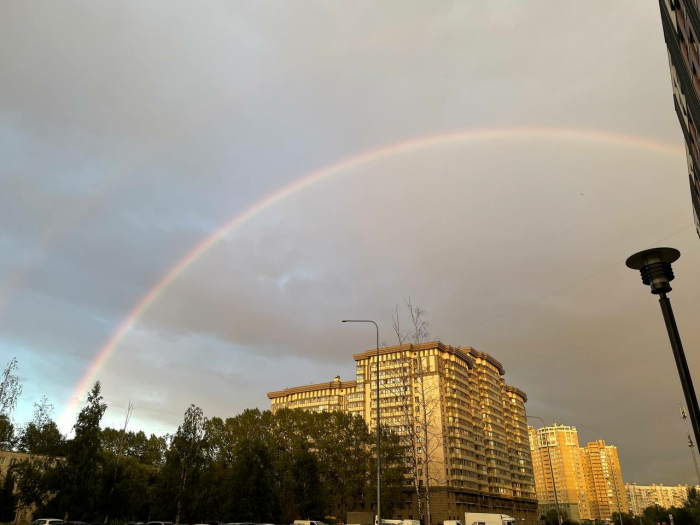 Рядом с "Лахта Центром" засняли круглую радугу