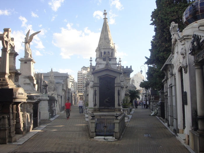 15 самых жутких кладбищ на земле, побывать на которых стремятся любители пощекотать нервы