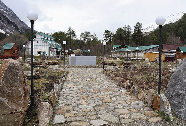 Отдых на Эльбрусе в зимний сезон 2025-2026: горнолыжные курорты, трассы и цены