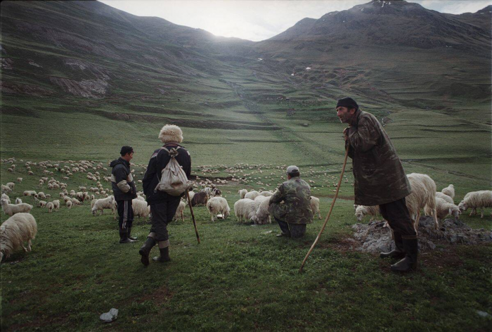 Почему в горах люди обычно здороваются друг с другом