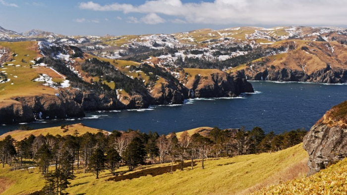 «Большое поселение» духов: почему айны считали Шикотан священным и кто там живет сегодня