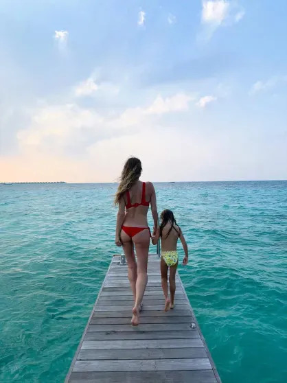 Круизы, бикини и выставки: где и как отдыхают Ксения Собчак, Кристина Романова с детьми, Виктория Лопырёва, Екатерина Климова и жена миллионера Инесса Шевчук