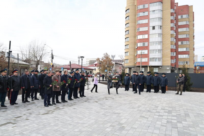 В Барнауле открыли первый в России памятник судебным приставам. Фото