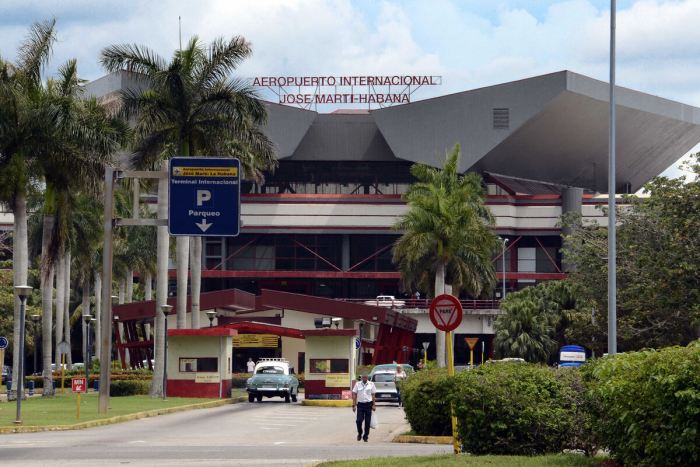 Российских туристов на Кубе начали выселять из отелей из-за топливного кризиса