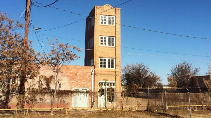 Самый маленький небоскреб в мире: как афера превратилась в городскую легенду