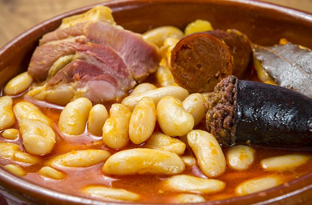 Горячие блюда на Новый 2026 год: пошаговые рецепты с фото, советы поваров