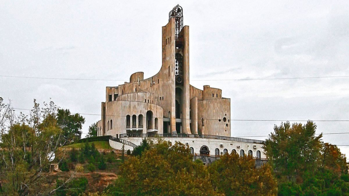 Грандиозным наследием СССР в Грузии завладел олигарх: вот как он использовал культовое здание