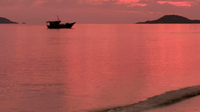 Библейское знамение? Кроваво-красное море в Персидском заливе испугало верующих