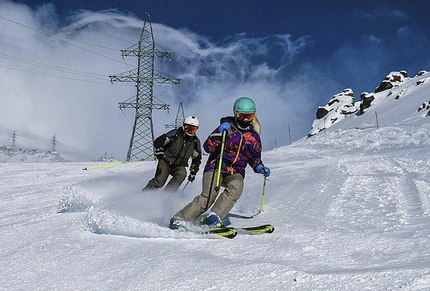 Отдых на Эльбрусе в зимний сезон 2025-2026: горнолыжные курорты, трассы и цены