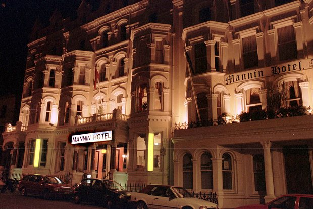 «Матрас под одеялом был залит кровью» Тихий врач и вся его семья загадочно исчезли. Их не могут найти уже почти 30 лет