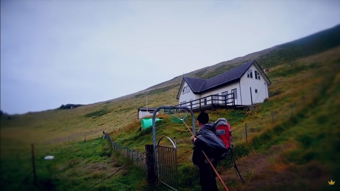 Где находится самый загадочный одинокий дом на острове и кто в нём живёт