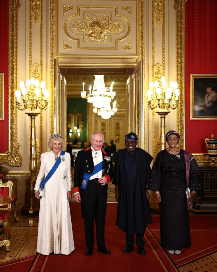 Изумрудный шелк и тиара «Узелки любви»: Кейт Миддлтон и принц Уильям на банкете в честь визита президента Нигерии