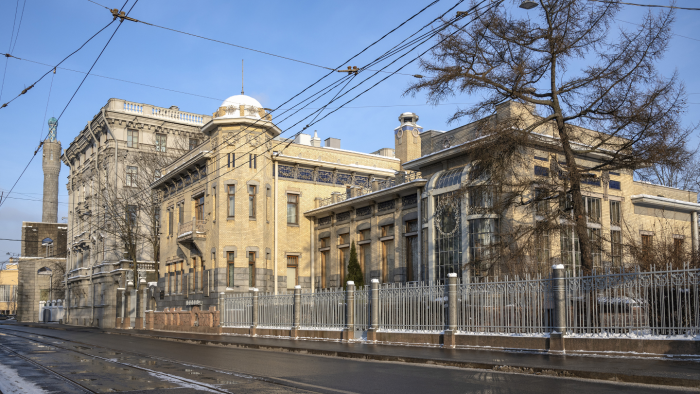 Бестиарий на фасаде: кто и зачем поселил гаргулий на стенах Петербурга