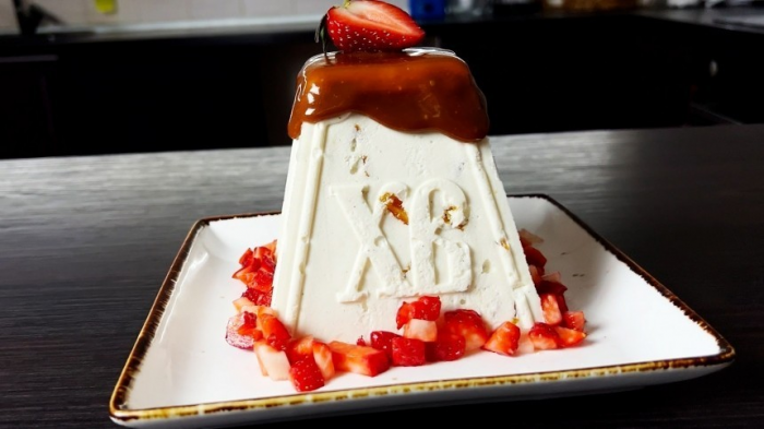 Карамельная, апельсиновая и царская: ТОП-3 быстрых рецептов творожной пасхи