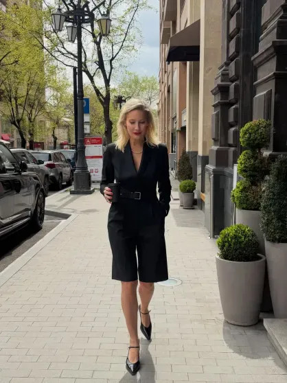 Круизы, бикини и выставки: где и как отдыхают Ксения Собчак, Кристина Романова с детьми, Виктория Лопырёва, Екатерина Климова и жена миллионера Инесса Шевчук