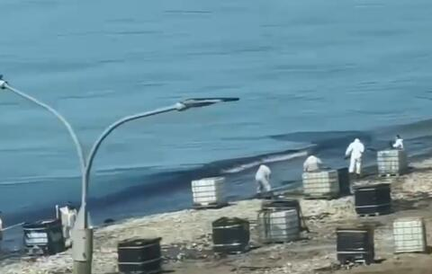 Как выглядят чёрные пляжи Туапсе: курорт продолжает тонуть в мазуте. В чем отличие от Анапы?