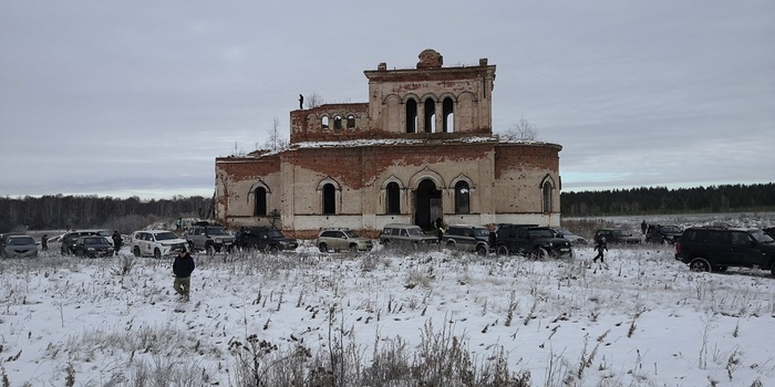 Заброшенное сердце Урала: путешествие по забытым рудникам и храмам