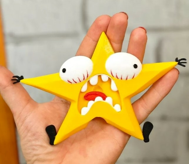 Тренд на уродливость дошел до новогодних игрушек в Петербурге