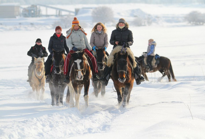 «Закрой глаза и держись за седло» Россиянка преодолела верхом на коне самые труднодоступные маршруты России. Как ей это удалось?