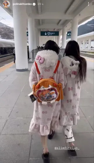 Курс на Восток: Ксения Собчак, Полина Киценко и Аврора Киба проводят время в Китае, а девушка Павла Дурова посетила Токио