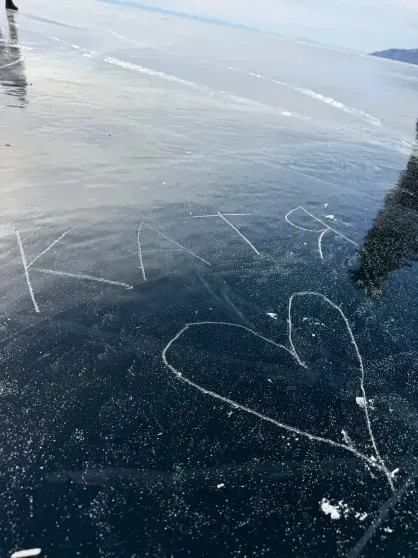 "Буду отвечать только перед Богом". Шаман объяснил, почему перекрестился напротив своего портрета