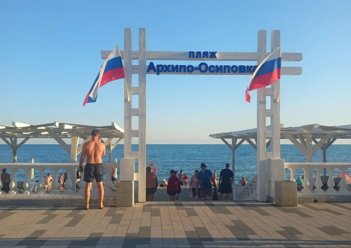 «Мазут? Не видели»: сирены воют, но отпуск на юге идет по расписанию