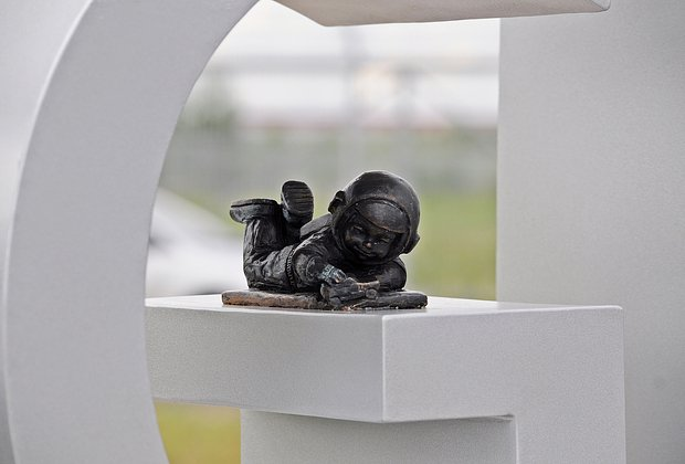 Хомлины, ангелы и грибы с глазами Российские туристы начали охоту за уникальными скульптурами. Где они их находят?