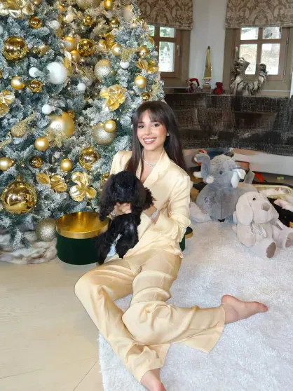 Париж, дети и нарядные ёлки: как Селена Гомес, Виктория Лопырёва, Иванка Трамп, Виктория Манасир и Софья Таюрская отметили католическое Рождество