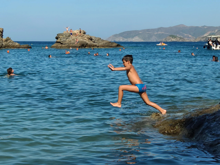 "Ни денег, ни билетов": Турагент Волокита в центре скандала. Многодетные мамы молчать не стали