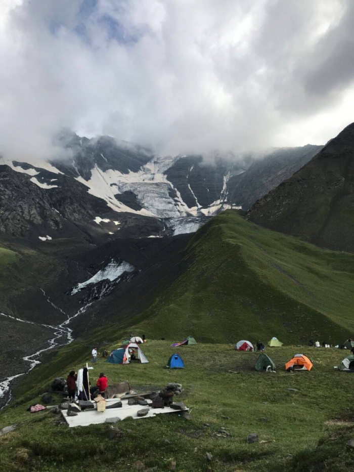 Почему в горах люди обычно здороваются друг с другом