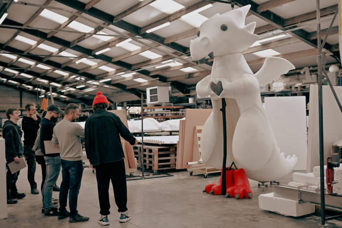 Искусство, которому можно «дать пять»: эксклюзивная инсталляция художника Frankey в отеле Rosewood Hong Kong