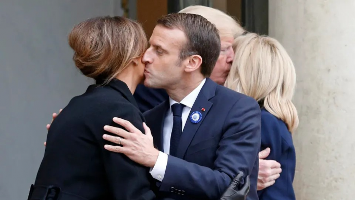 Французский поцелуй... как форма вежливости