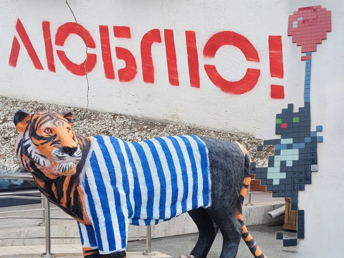 Мыши украли сыр, а тигр надел тельняшку: Топ-10 самых необычных арт-объектов Владивостока