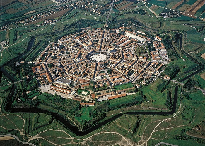 Средневековая утопия: итальянский город-крепость в форме идеальной девятиконечной звезды