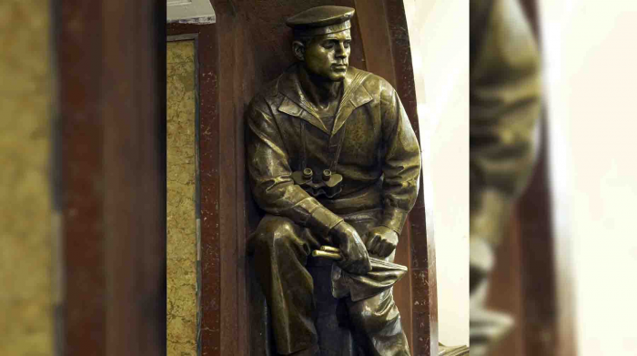 ​​Скульптуры Манизера: как народ превратил овчарку в добермана и где воевала молодежь, которая позировала мастеру