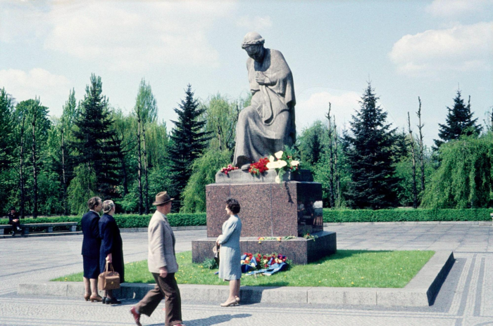 Воин-освободитель. Как в Трептов-парке появился главный памятник победе над фашизмом