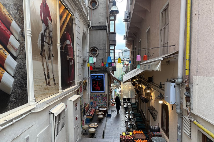 Постучись в его дверь. Как провести незабываемые выходные в турецком городе, который заменил россиянам Париж и Дубай