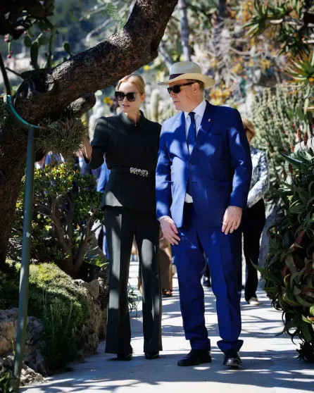 Княгиня Монако Шарлен, князь Альбер II и принцесса Каролина посетили Экзотический сад в Монако