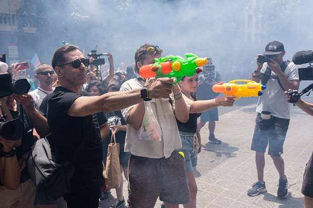 «Это сущий ад, пусть убираются домой». Почему европейцы возненавидели туристов и грозят им насилием?