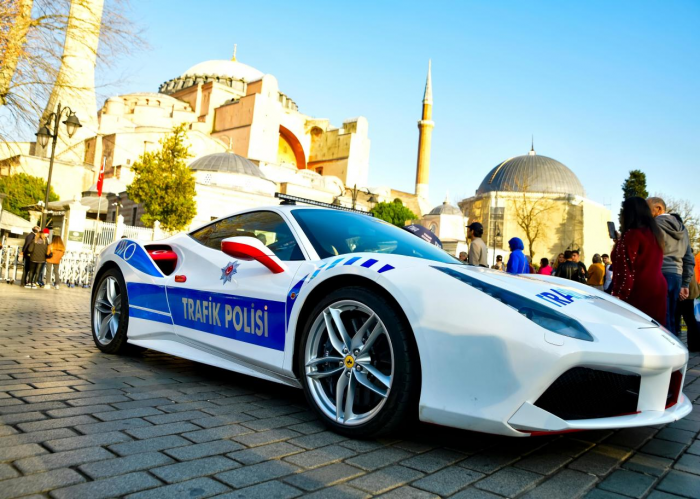 Самые популярные полицейские автомобили разных стран