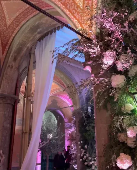 Девушка Павла Дурова Юлия Вавилова посетила свадьбу Конора Макгрегора в Ватикане