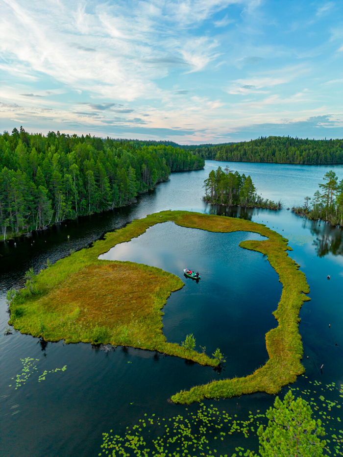 Эти озера Соловецких островов буквально находятся внутри другого озера