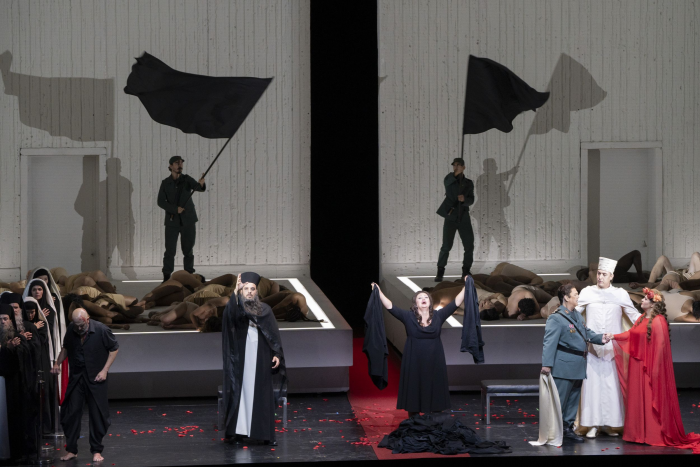 Действие новой оперы «Аида» в «Опера Бастий» происходит не в  Древнем Египте