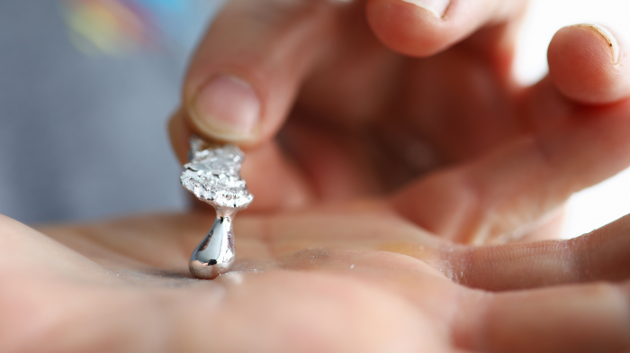 Галлий: металл, который тает в руках