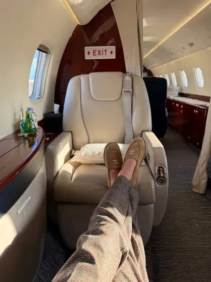 Частный самолёт и спа-отель в пустыне: Виктория и Диана Манасир отметили 60-летие миллиардера Зияда Манасира в Саудовской Аравии