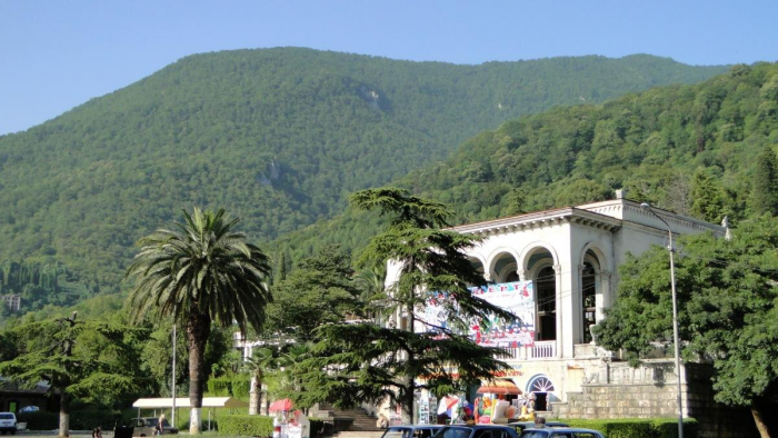 Абхазия оказалась не та: Мечты о море и горах разбились о суровую реальность