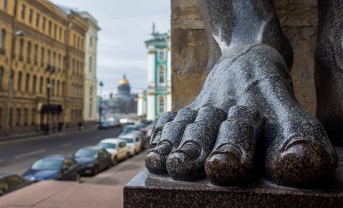 В чём заключаются тайны атласов Санкт-Петербурга?